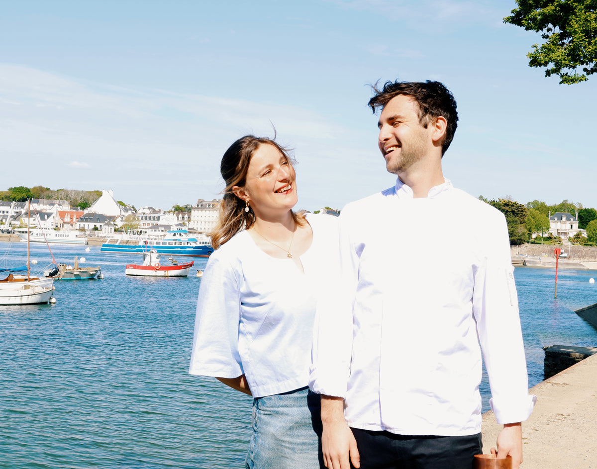 Édouard et Eugénie, fondateurs de SAUGUS, à l'atelier de Pont-l'Abbé
